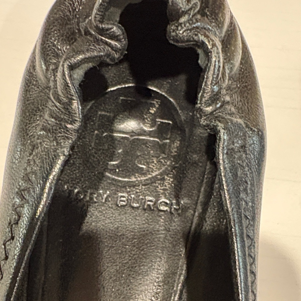 Tory Burch Black Leather Loafers with Silver Logo - Picture 4 of 5